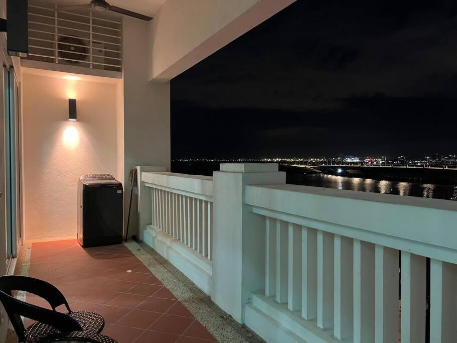 2Beds Seaview Straits Quay Comes With Carpark And Hothub Bagan Jermal エクステリア 写真
